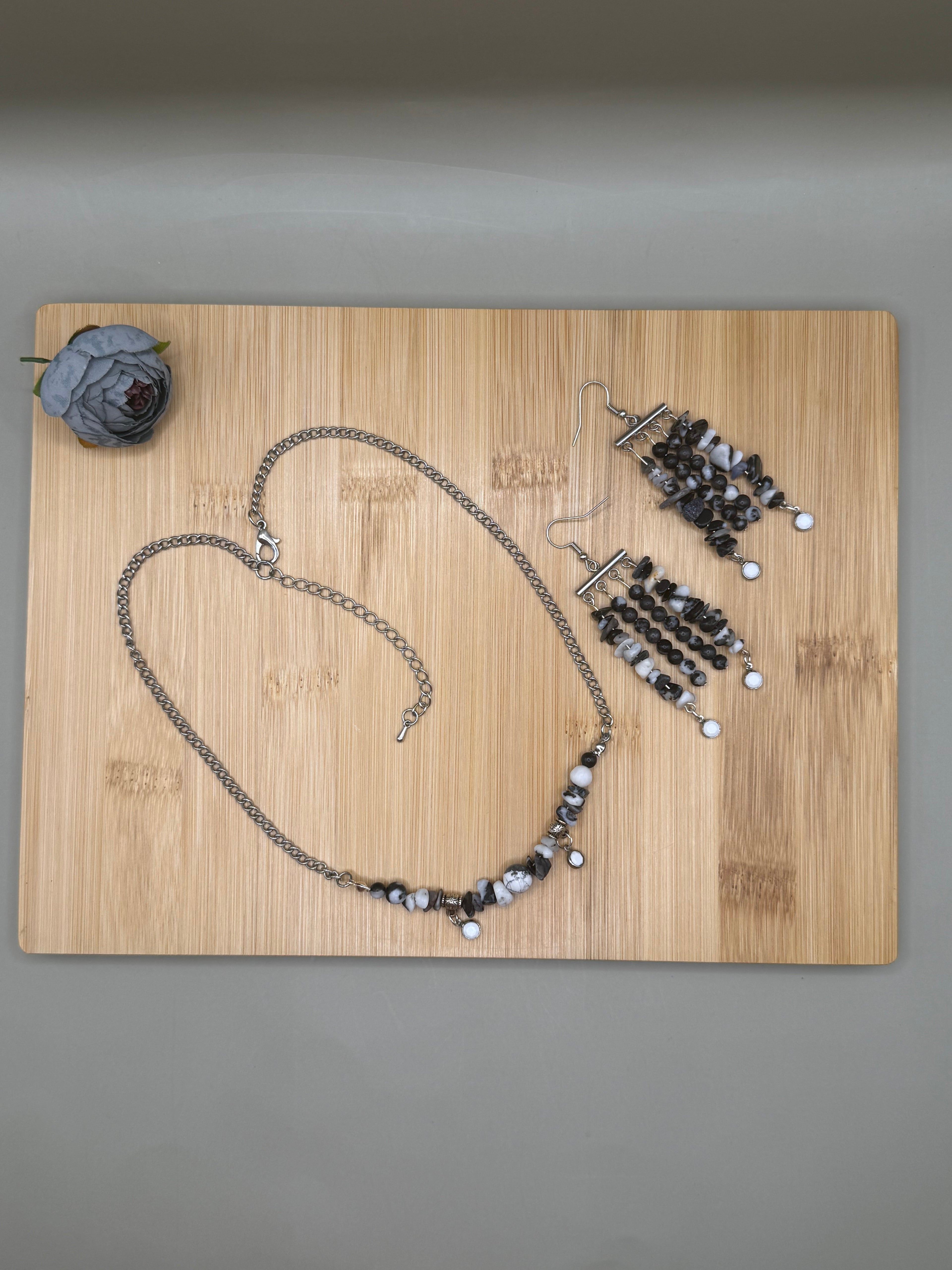 Blk or Wht Set